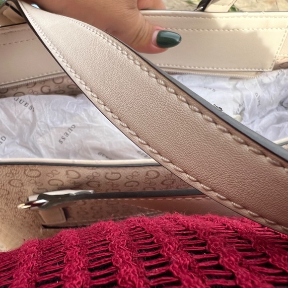 Guess - Picture 3 of 5